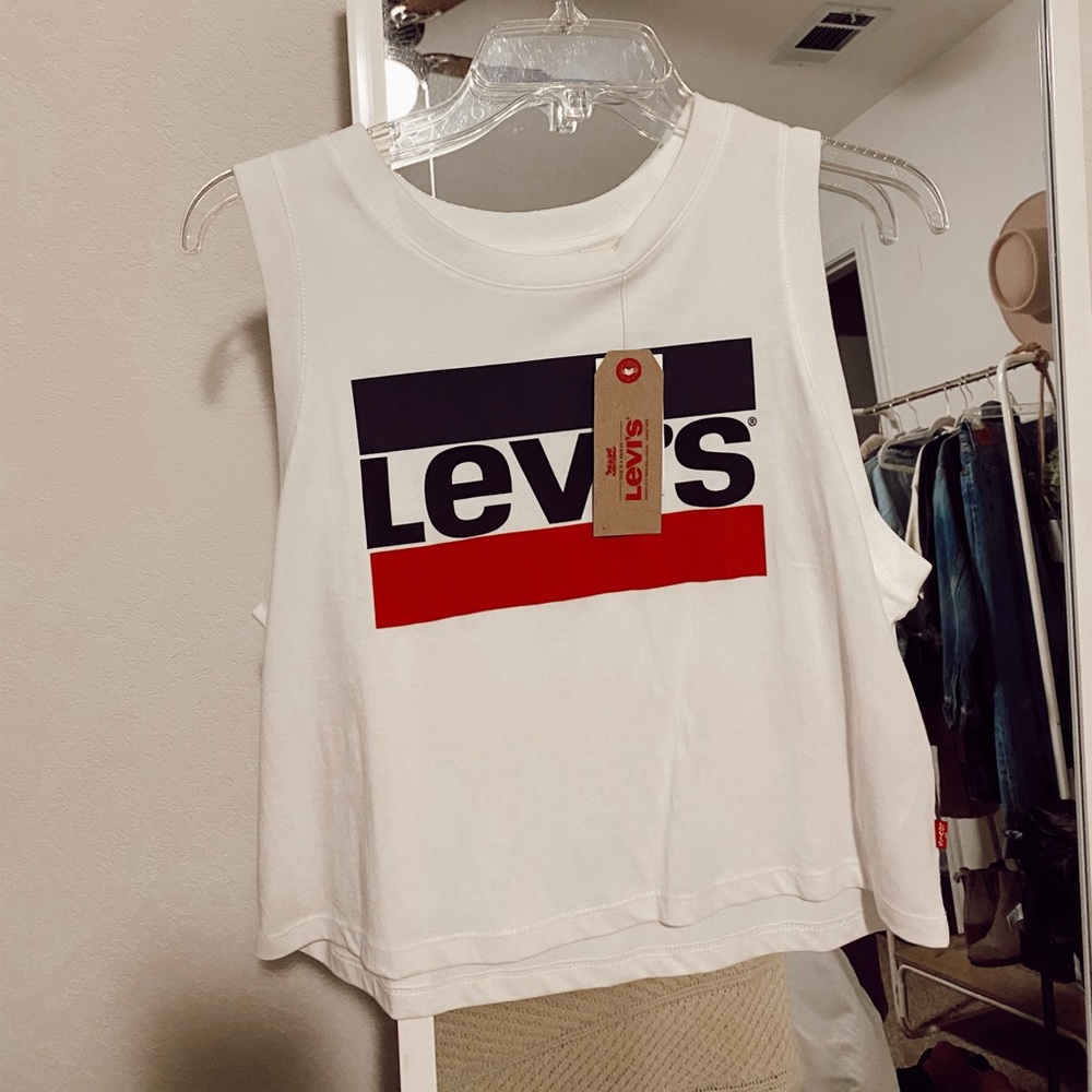 Levi’s t shirt